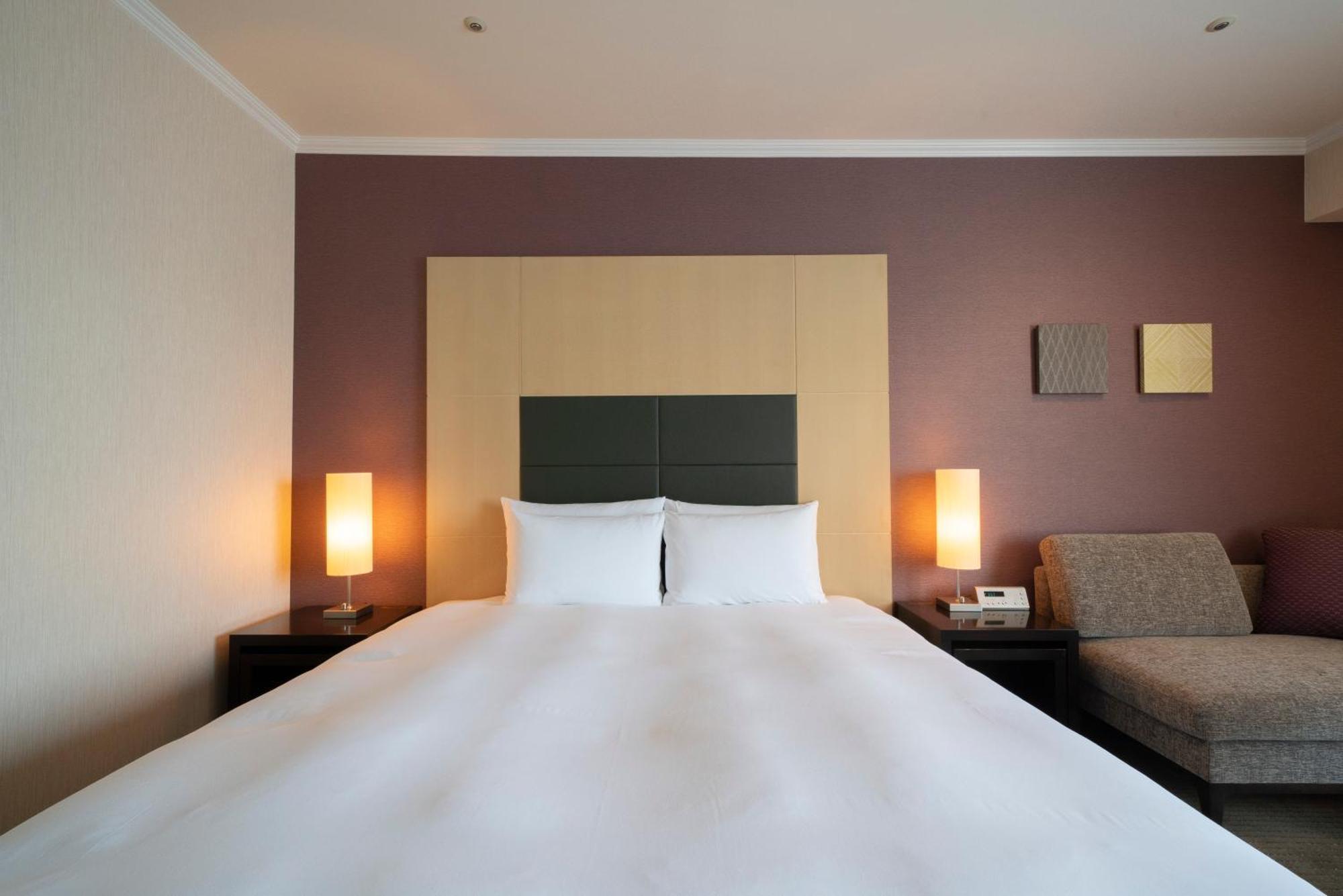Hotel Associa Toyohashi Ngoại thất bức ảnh A bedroom at the hotel